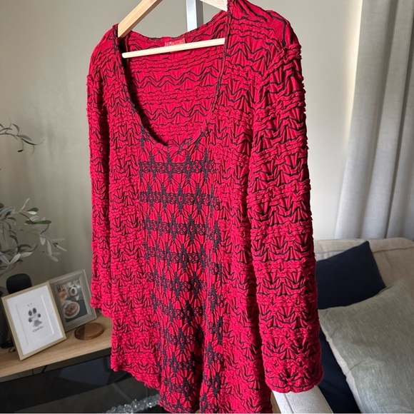 Tianello Women’s Ballet Tee Sz XL Red Black Textured Long Sleeve Rayon Blend - Picture 3 of 9